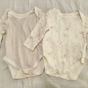 Long sleeve onsies for baby size 9 months